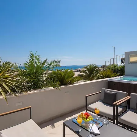 Beachfront شقة سبليت