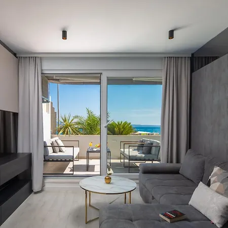 Beachfront سبليت